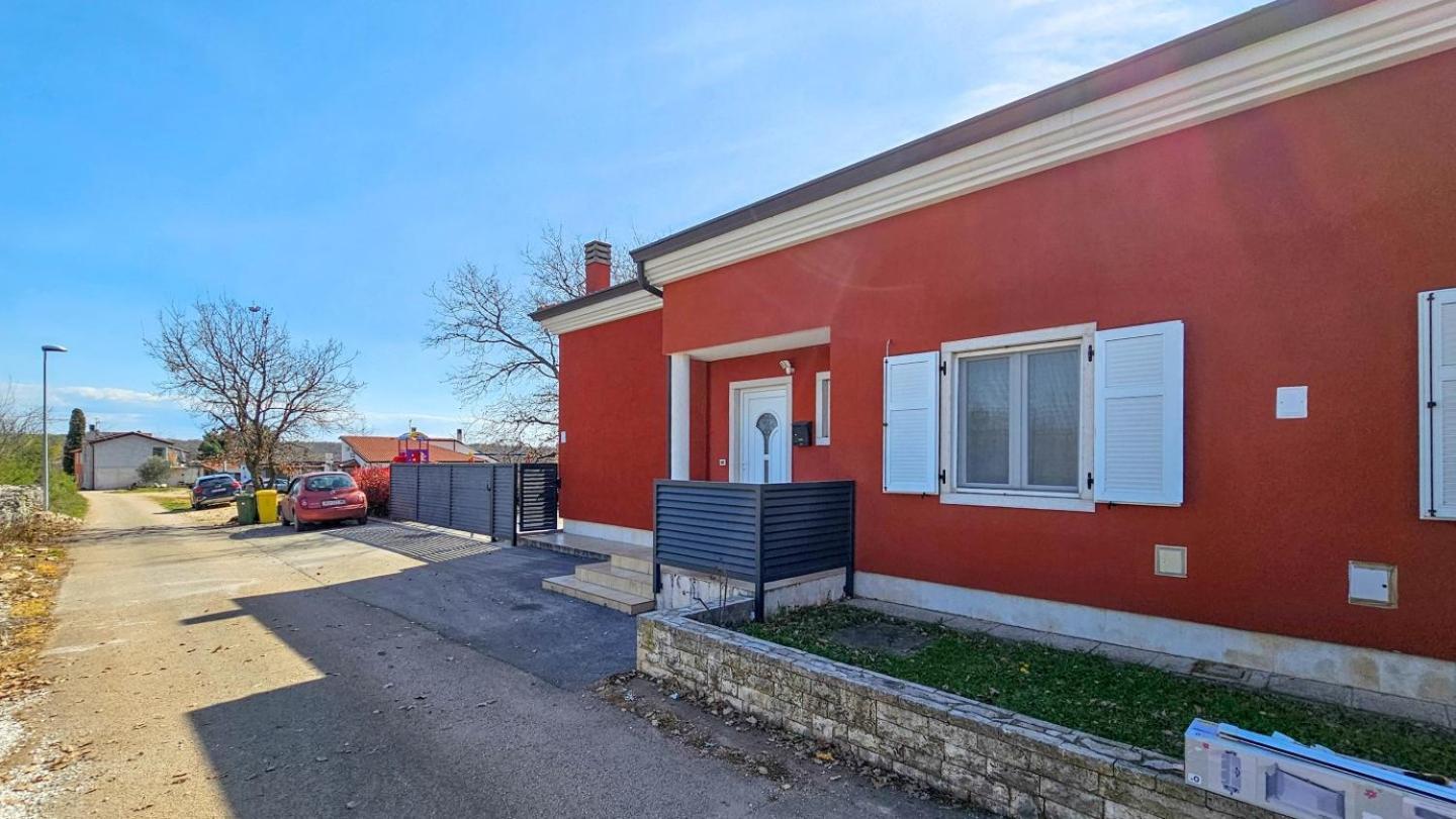 Casa Lutoma Villa Kmeti Exterior photo